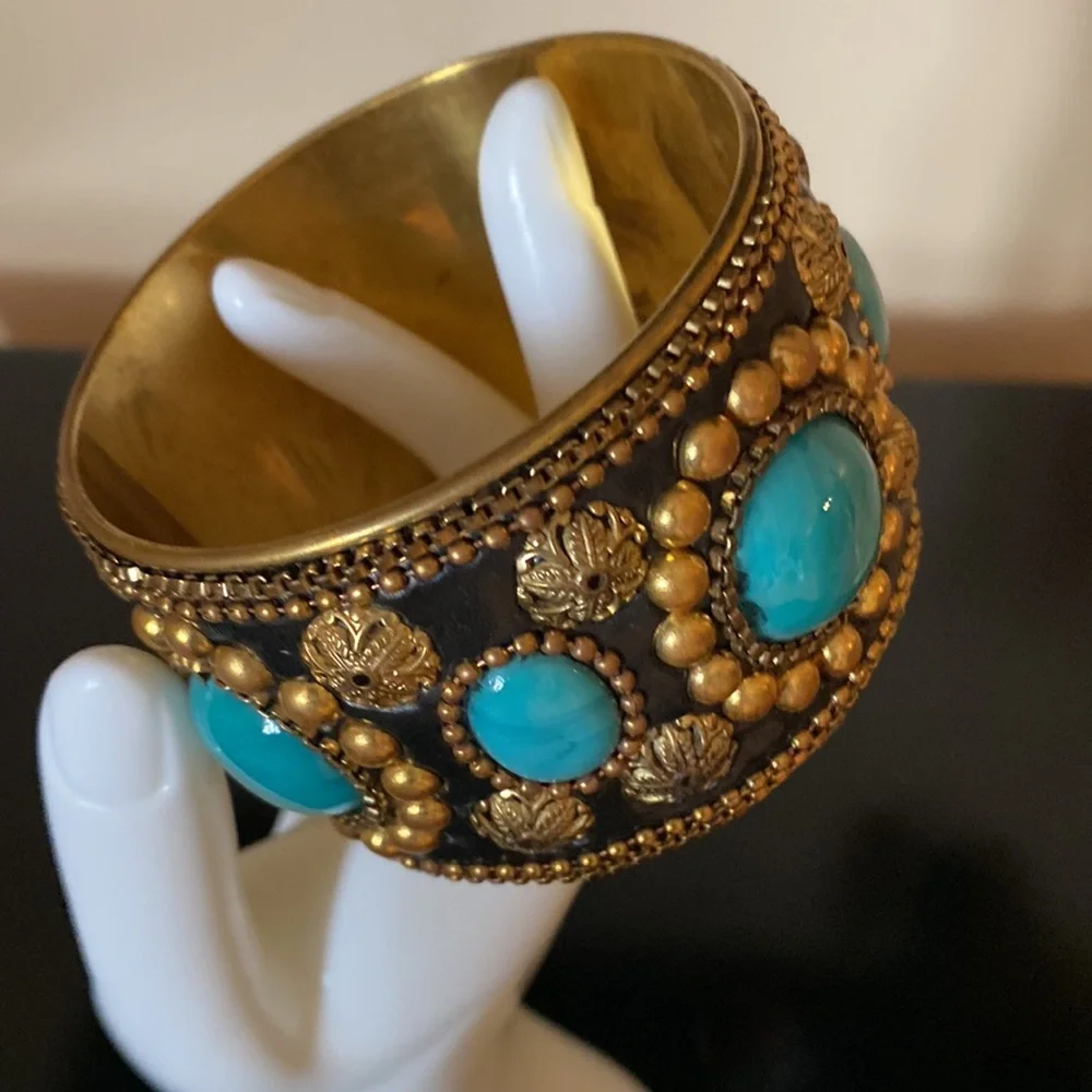 Vintage Faux Turquoise Bold Bangle Bracelet - Picture 4 of 14